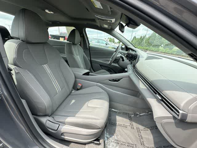 Used 2024 Hyundai Elantra SEL w/ Convenience Package FWD image 23