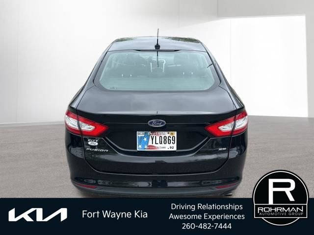 Used 2016 Ford Fusion SE FWD image 4