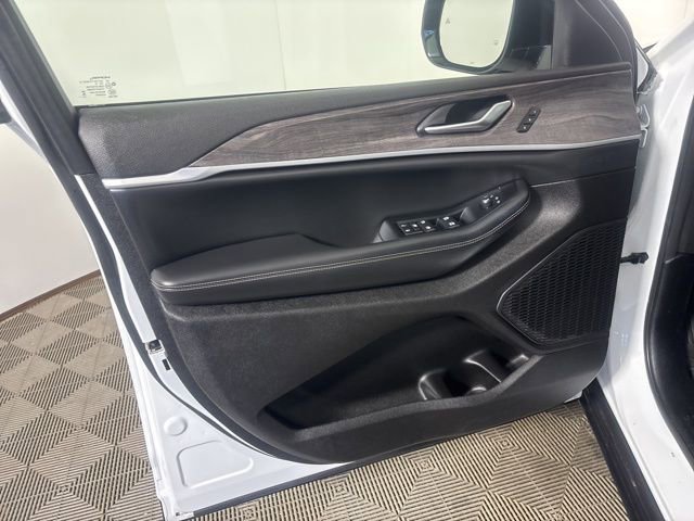 Certified 2023 Jeep Grand Cherokee Limited image 13