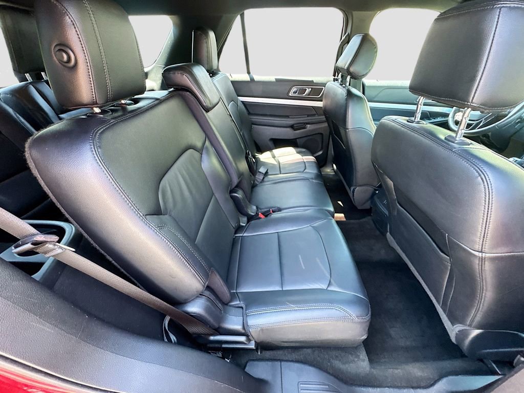 Used 2016 Ford Explorer XLT w/ Equipment Group 202A AWD/4WD image 26