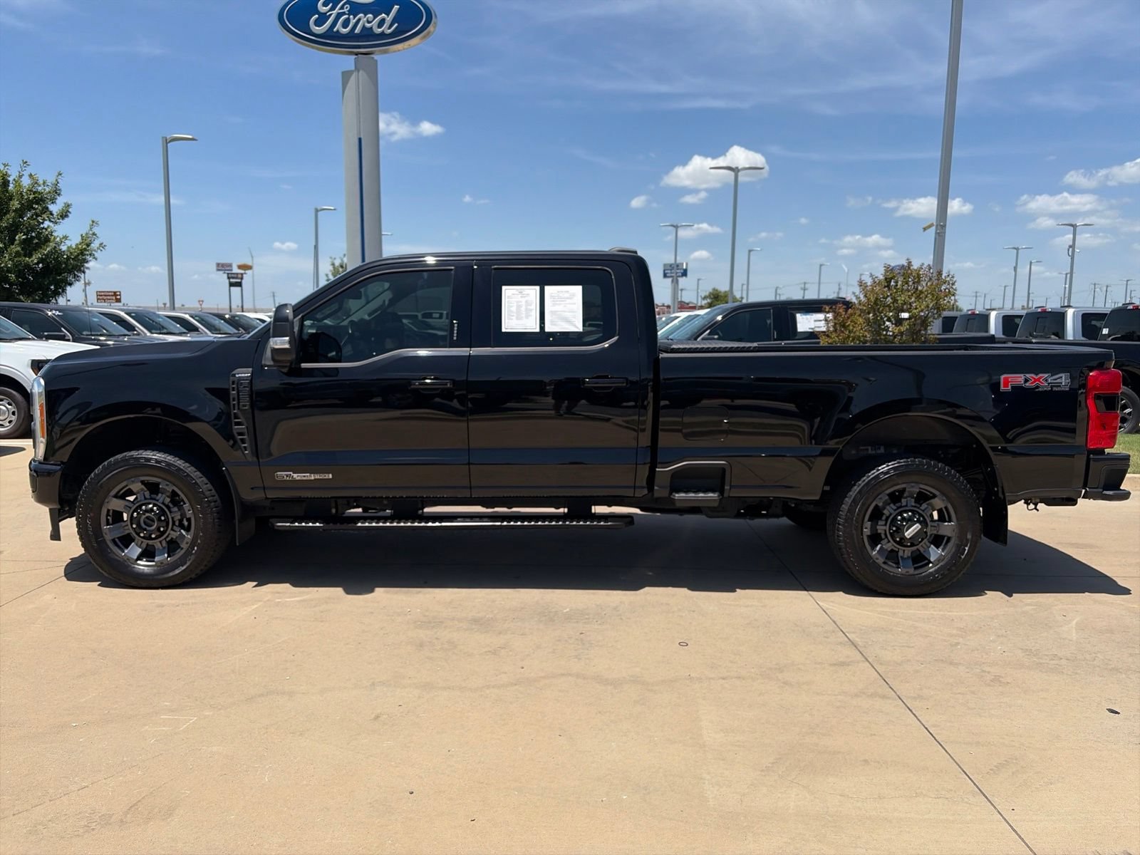 Used 2023 Ford F350 Lariat w/ Lariat Ultimate Package AWD/4WD image 2