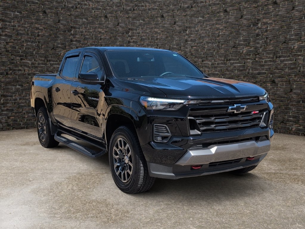 Used 2023 Chevrolet Colorado Z71 w/ Z71 Convenience Package 2 AWD/4WD image 2