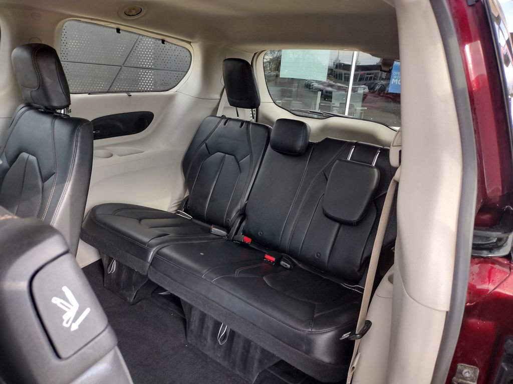 Used 2018 Chrysler Pacifica Touring-L Plus FWD image 8