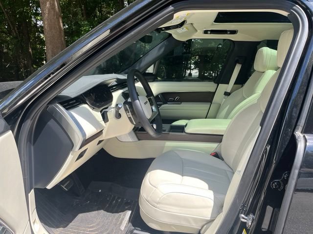 Certified 2025 Land Rover Range Rover SE AWD/4WD image 5
