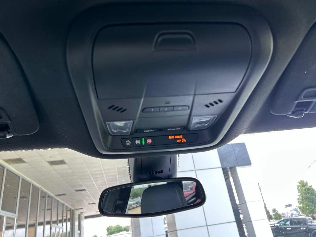 Used 2022 Buick Enclave Essence w/ Sport Touring Edition FWD image 22