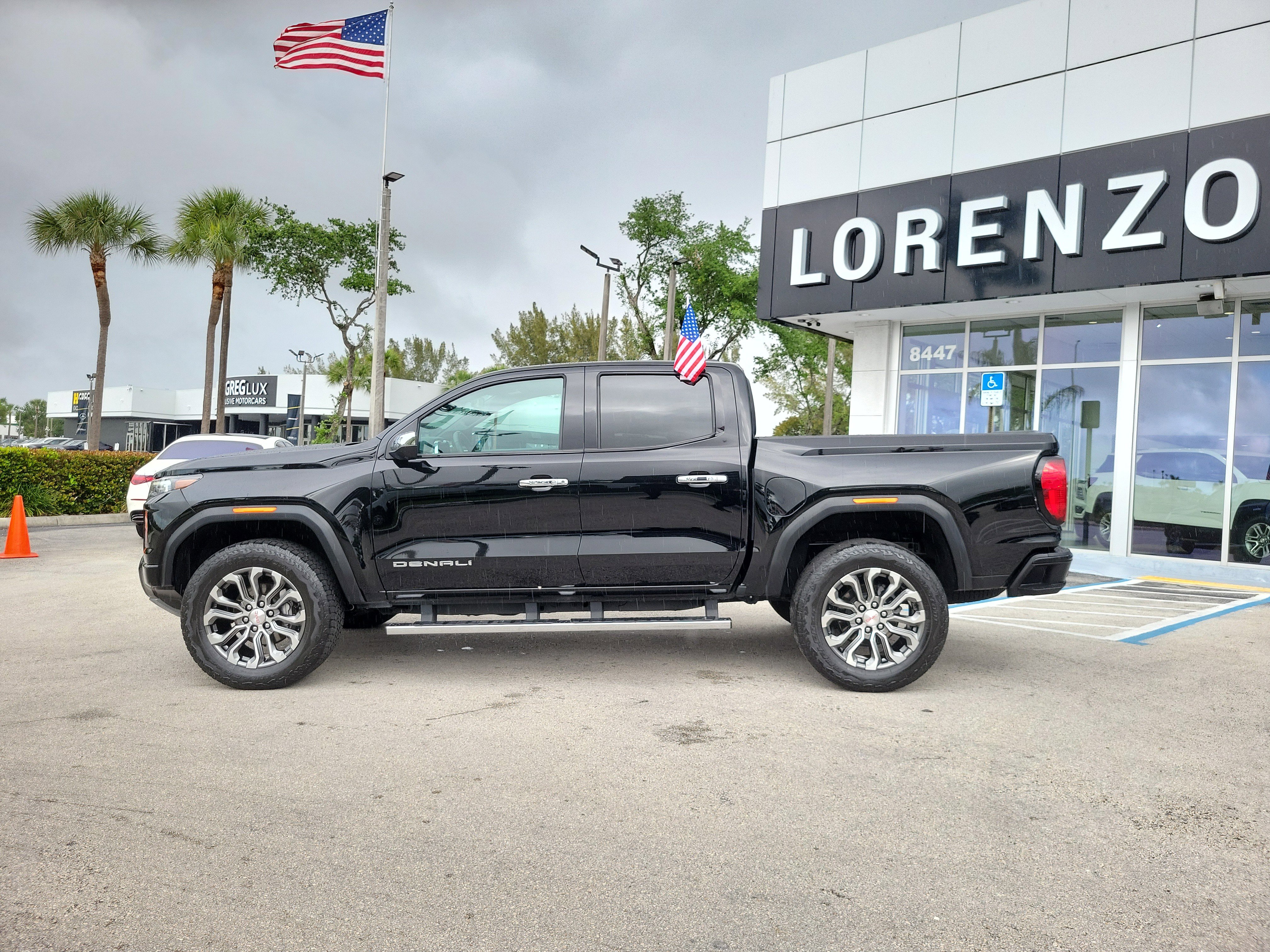 Used 2023 GMC Canyon Denali image 8