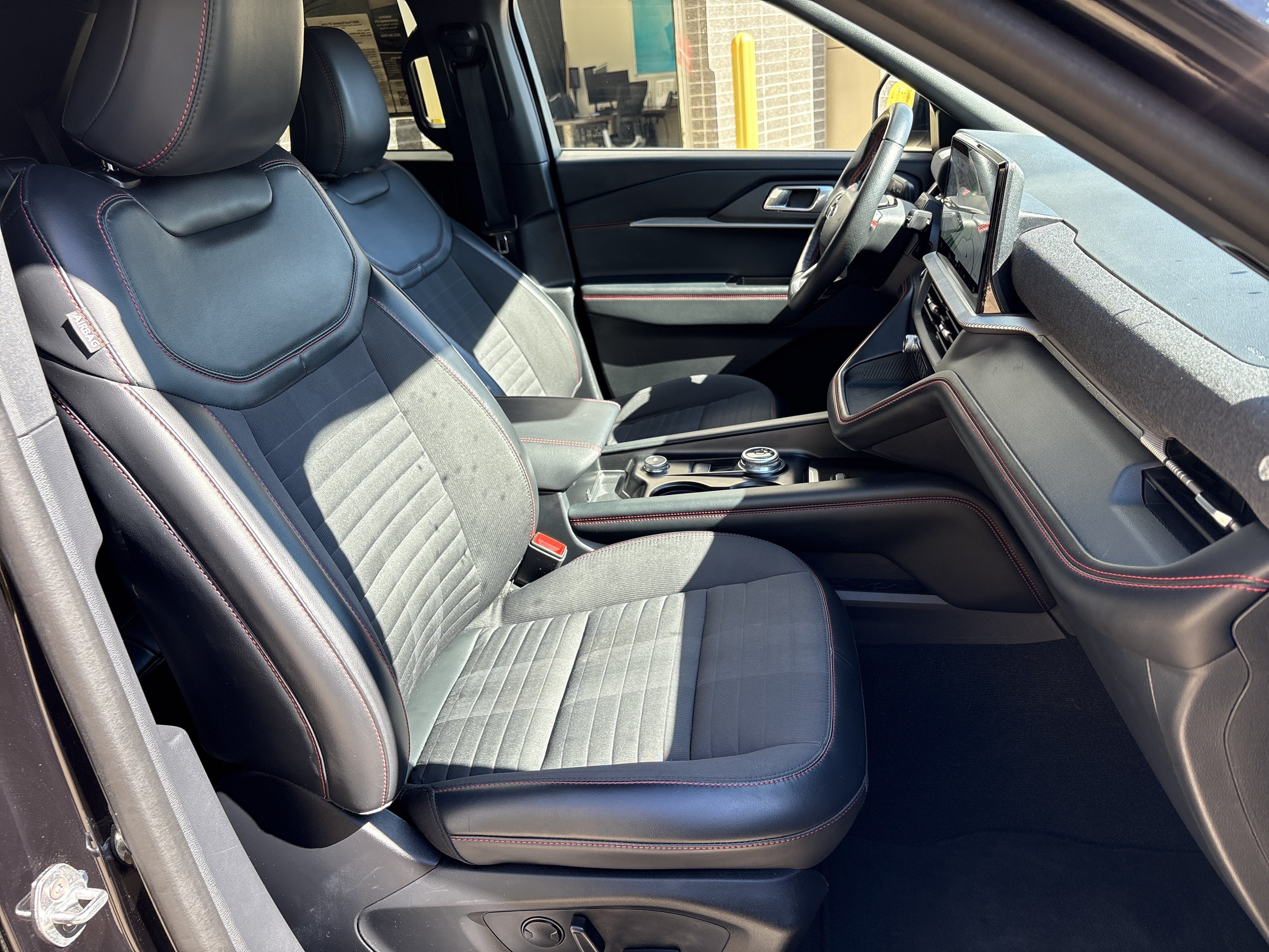 Used 2025 Ford Explorer ST-Line AWD/4WD image 33