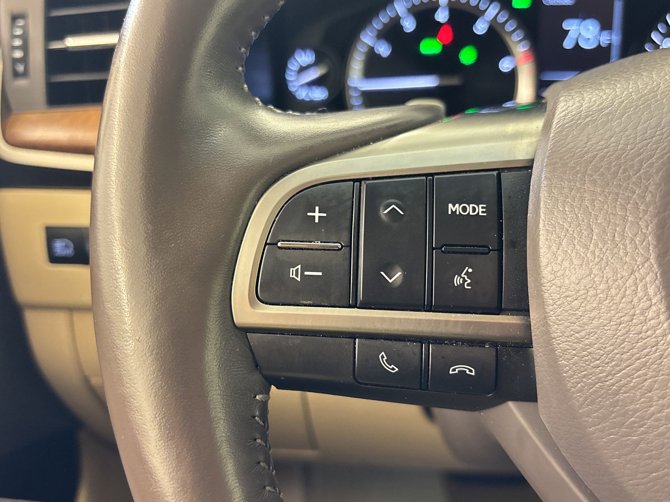 Used 2020 Lexus LX 570 4WD w/ Luxury Package image 15
