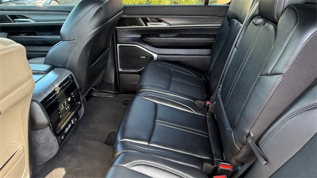 Used 2024 Jeep Wagoneer Series III w/ Flexible Seating Group image 30