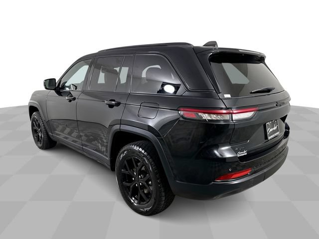 Used 2024 Jeep Grand Cherokee Altitude AWD/4WD image 6