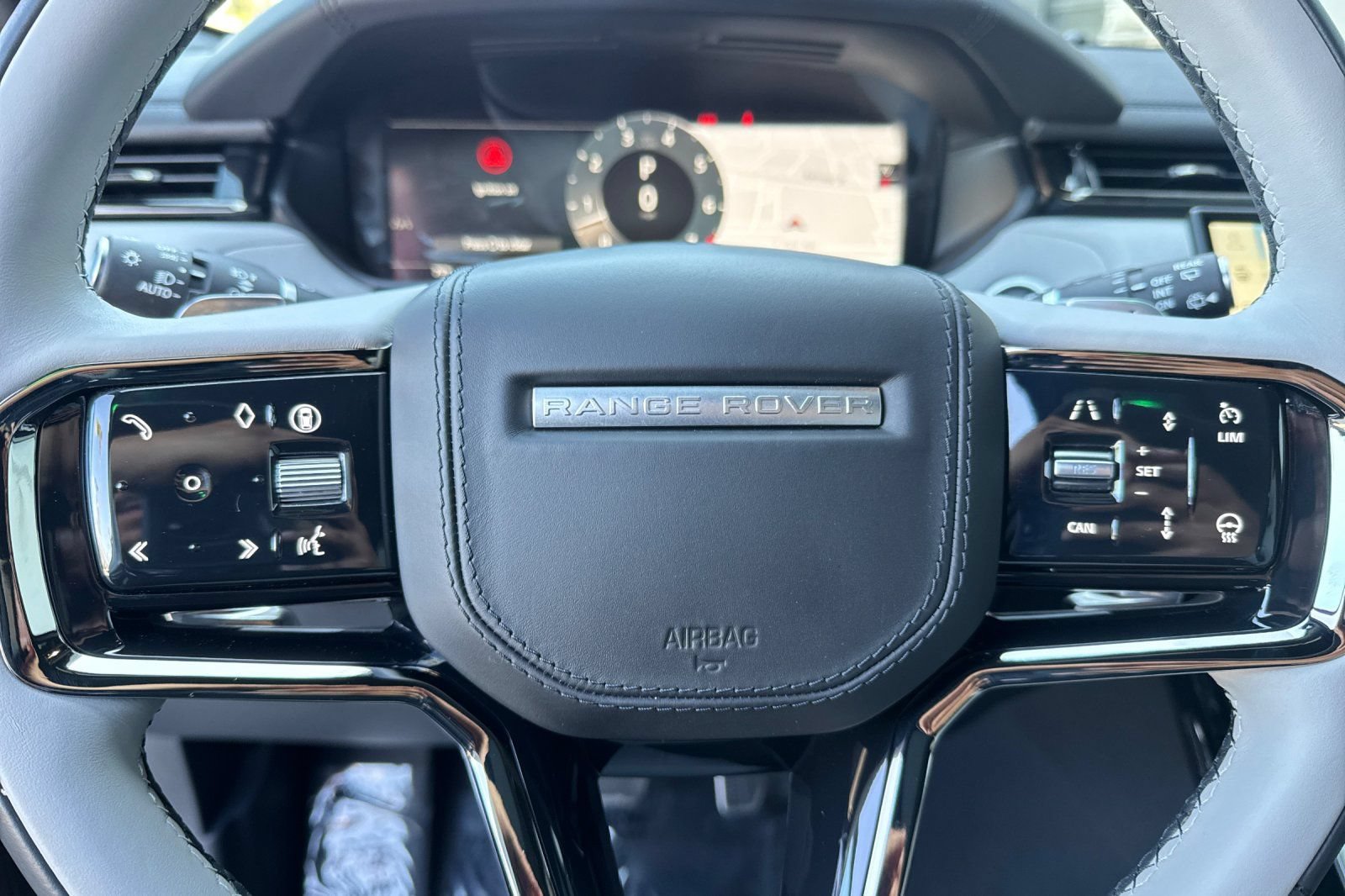 Certified 2026 Land Rover Range Rover Velar Dynamic SE AWD/4WD image 27