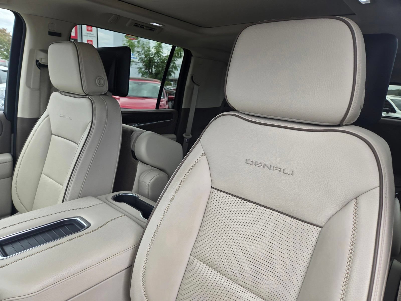 Used 2024 GMC Yukon XL Denali w/ Advanced Technology Package AWD/4WD image 13