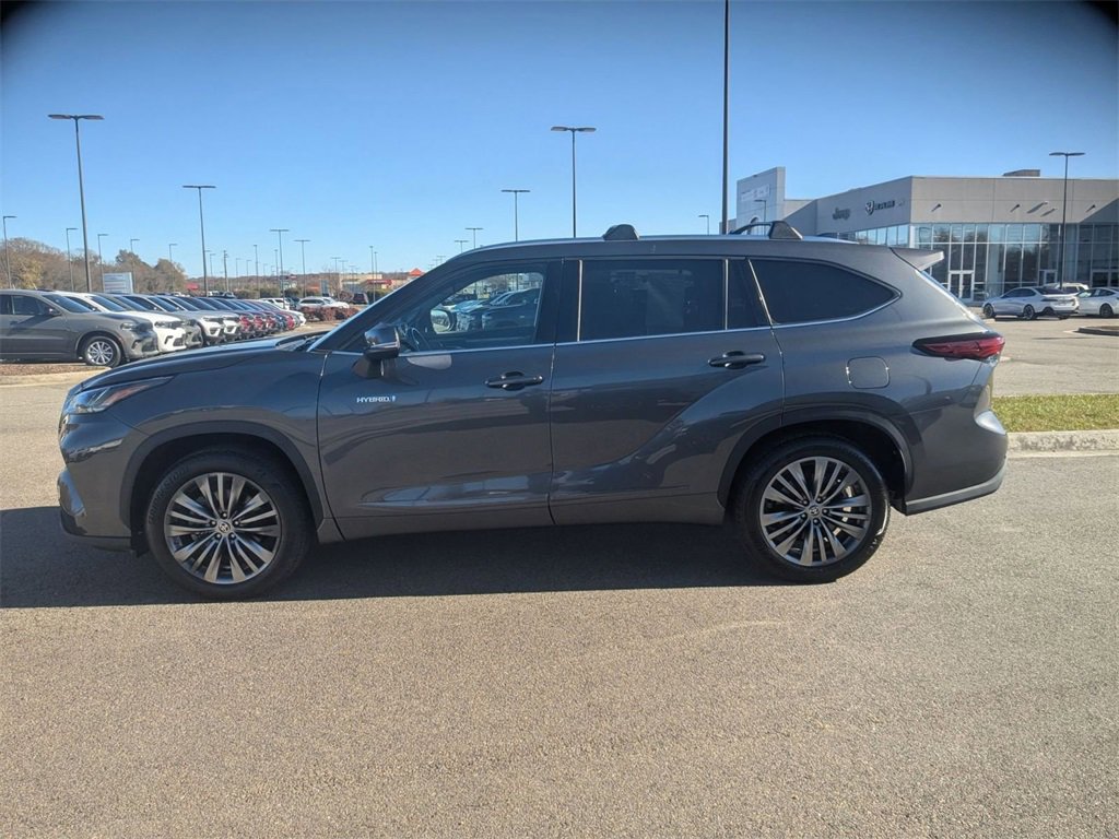 Used 2021 Toyota Highlander Platinum image 2