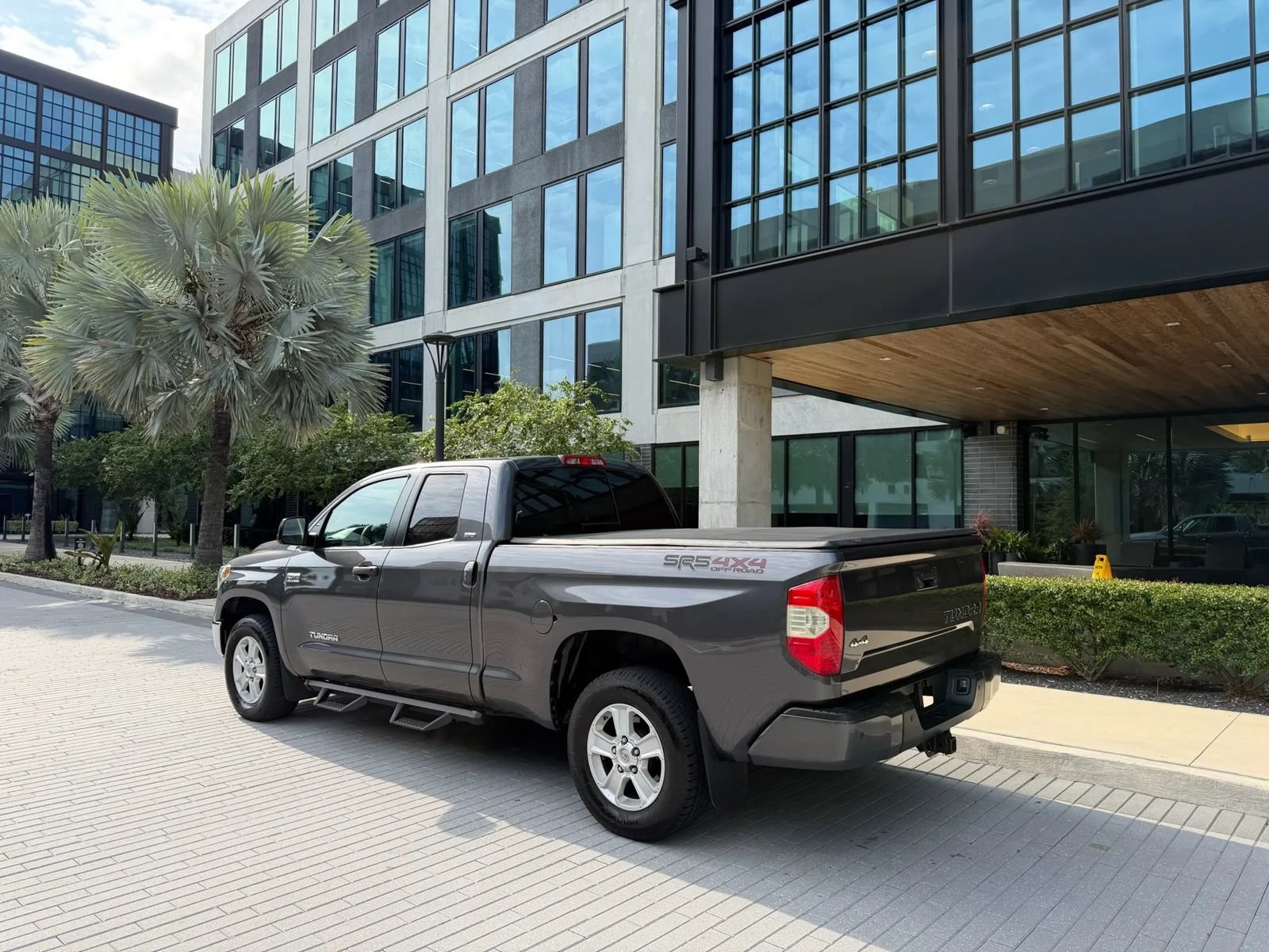 Used 2019 Toyota Tundra SR5 w/ Convenience Package AWD/4WD image 5