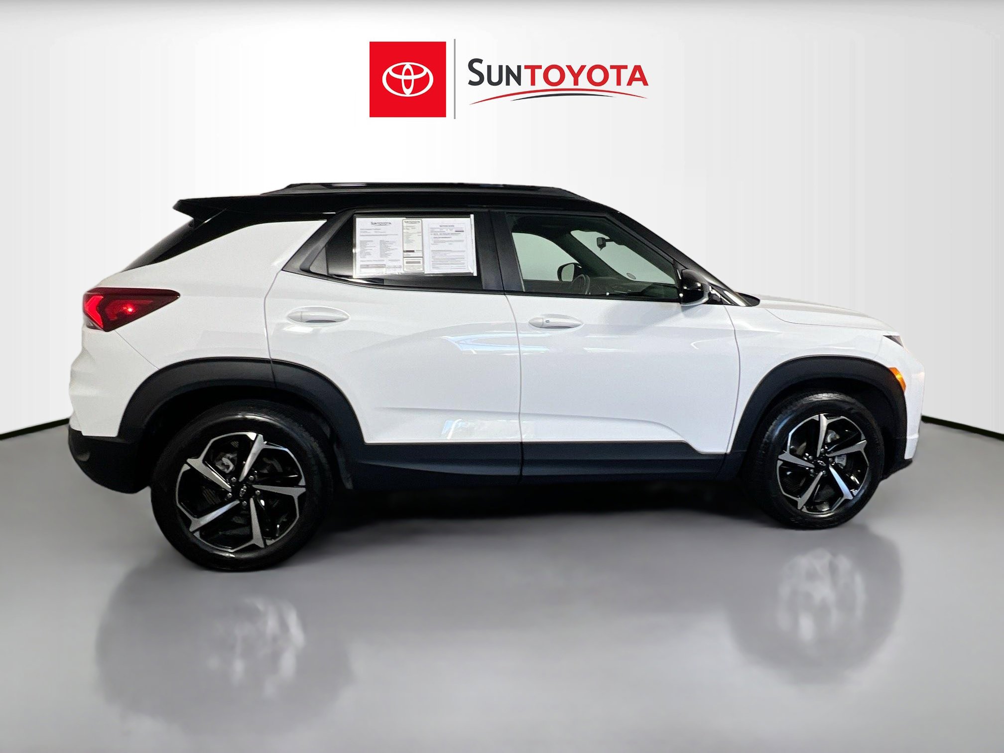 Used 2023 Chevrolet TrailBlazer RS image 2