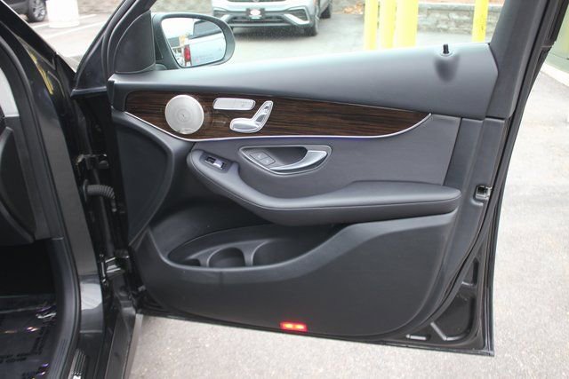 Used 2021 Mercedes-Benz GLC 300 4MATIC image 33