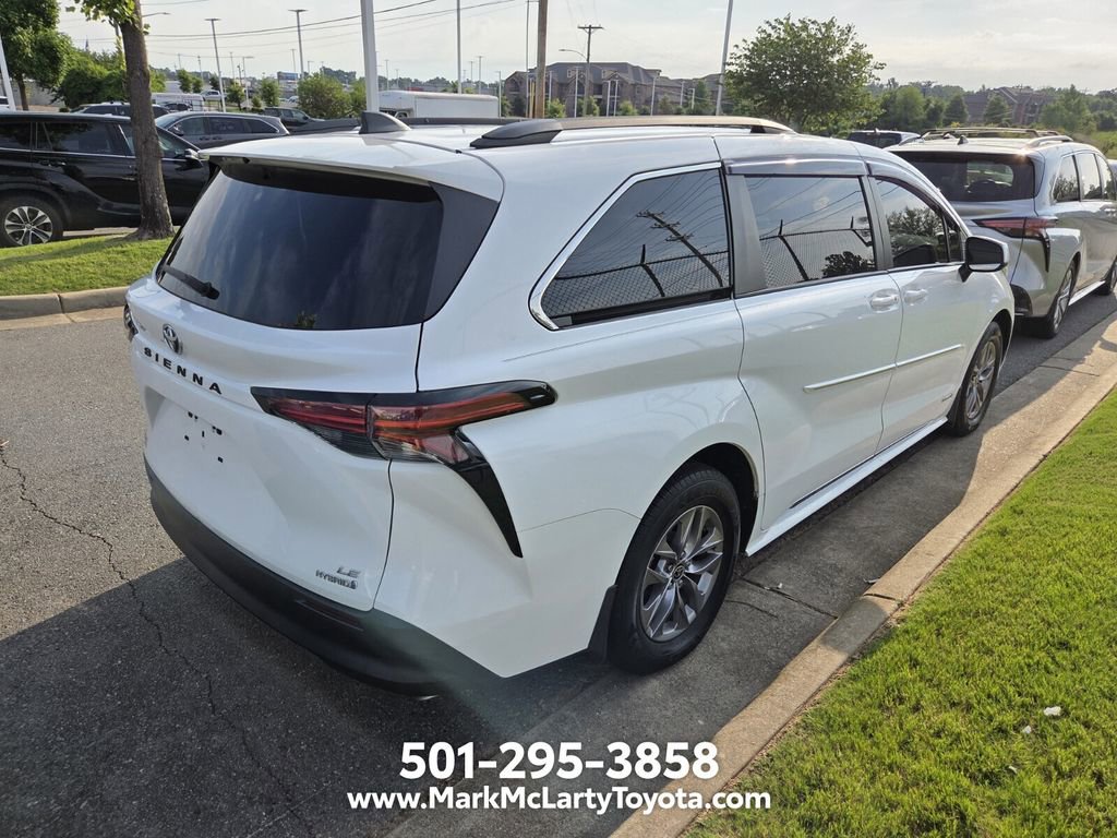 Used 2021 Toyota Sienna LE FWD image 10