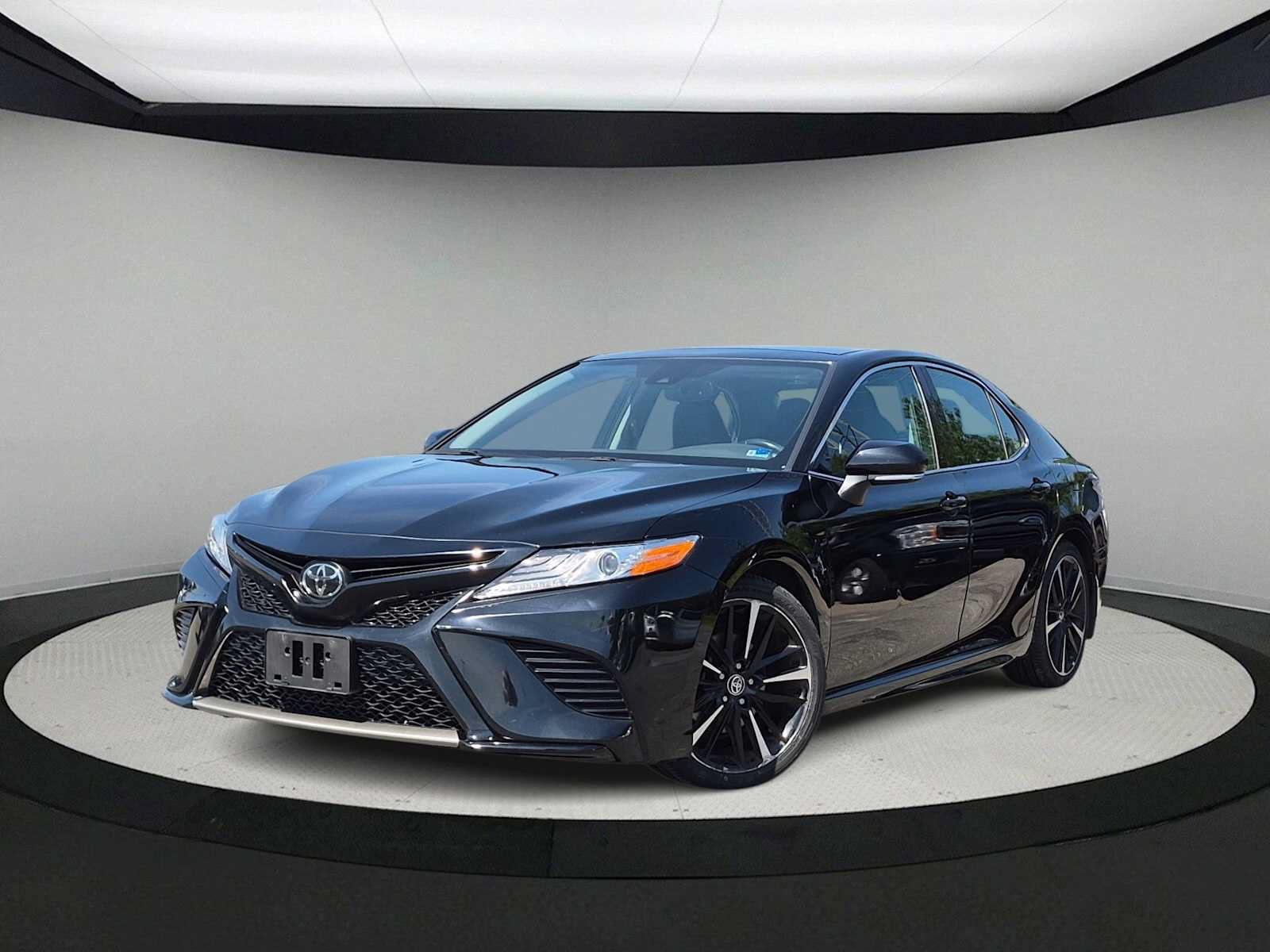 Used 2020 Toyota Camry XSE FWD image 1
