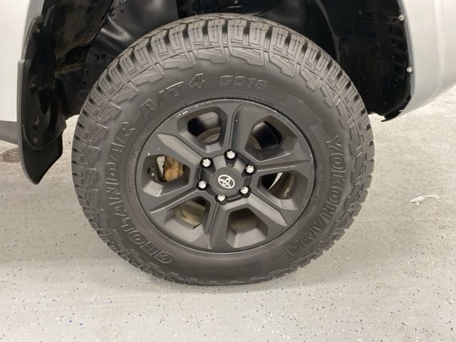 Used 2018 Toyota 4Runner SR5 AWD/4WD image 8