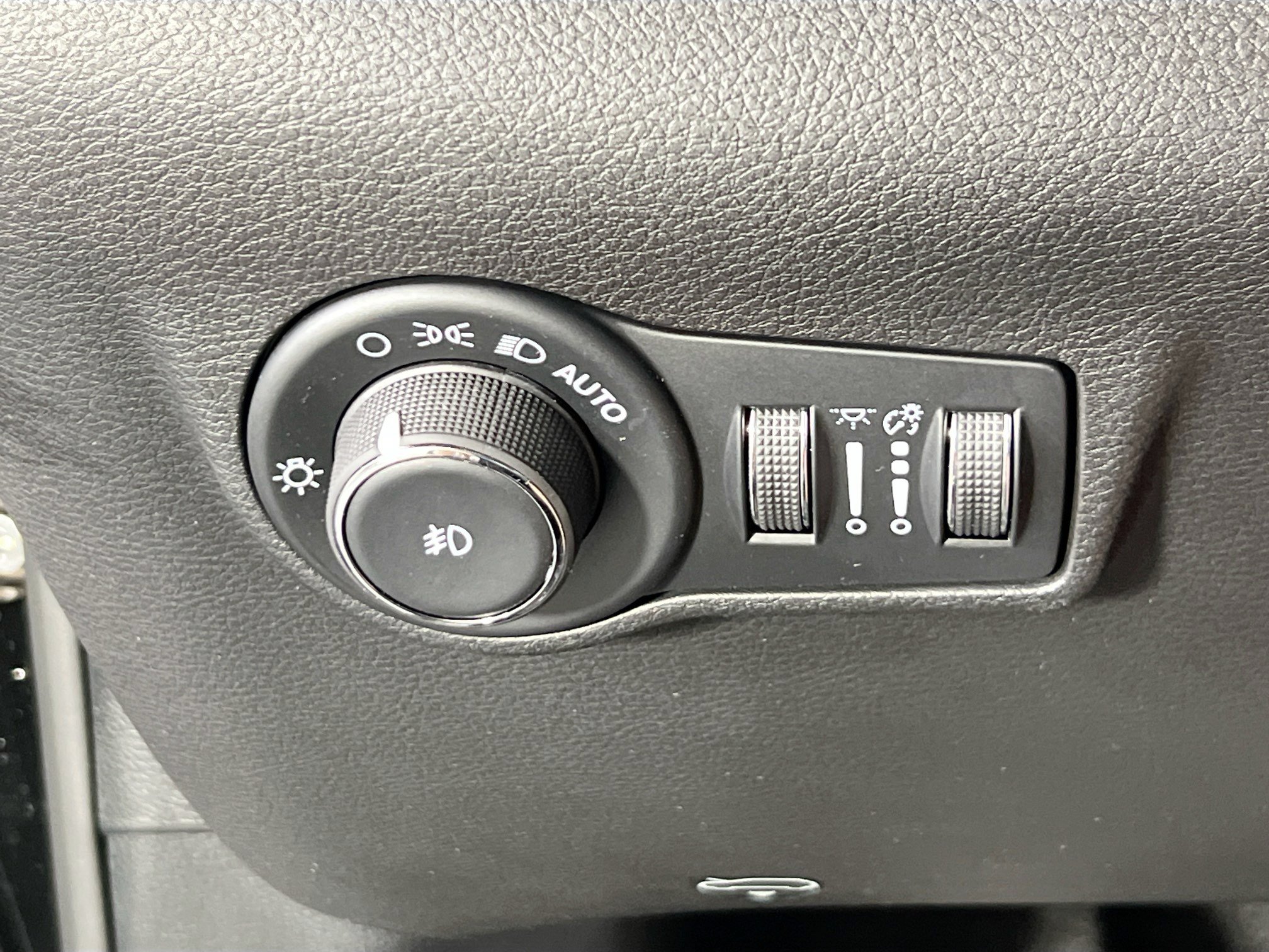 Used 2025 Jeep Compass Limited w/ Sun & Sound Group AWD/4WD image 10
