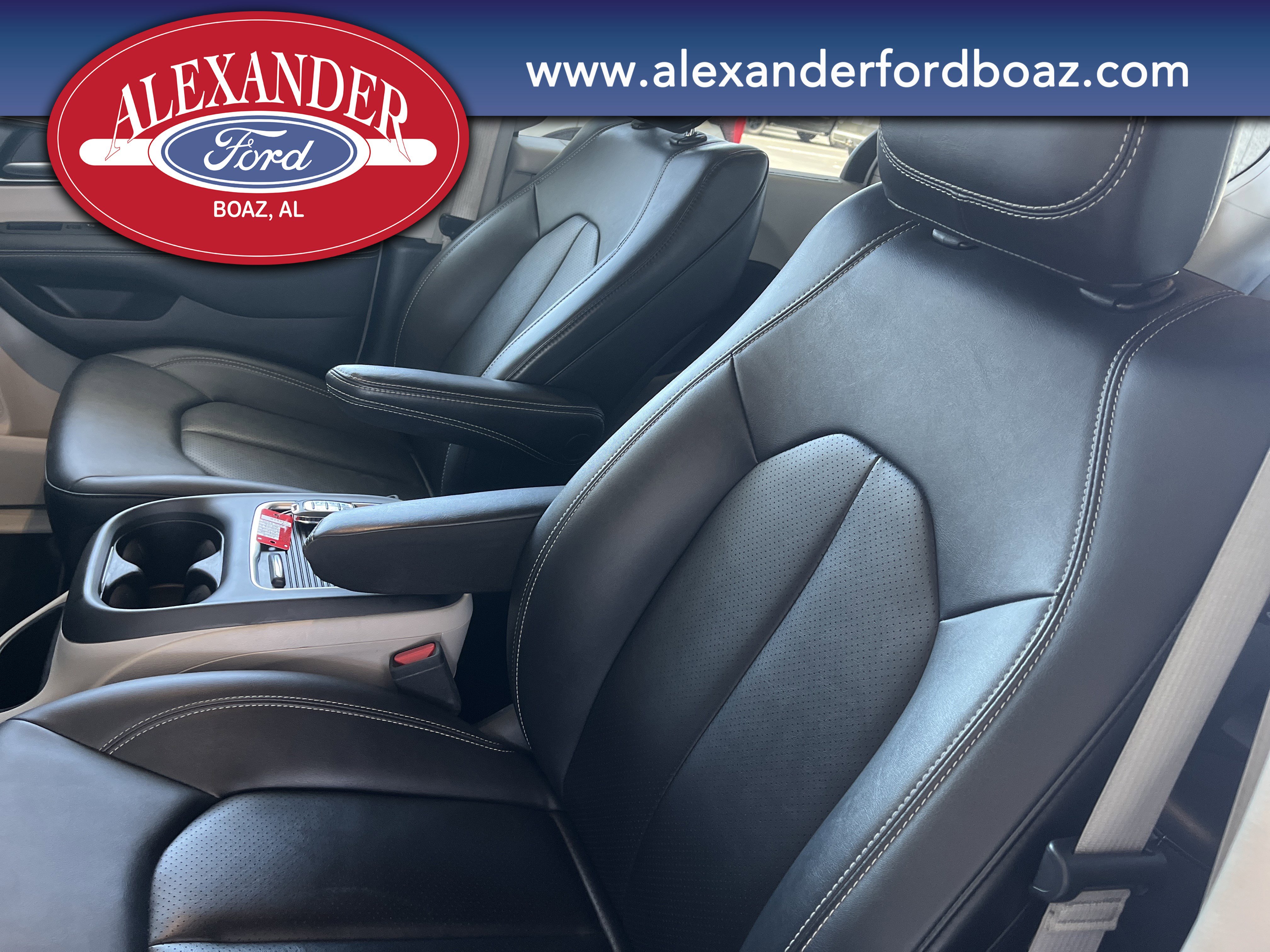 Used 2024 Chrysler Pacifica Touring-L image 10