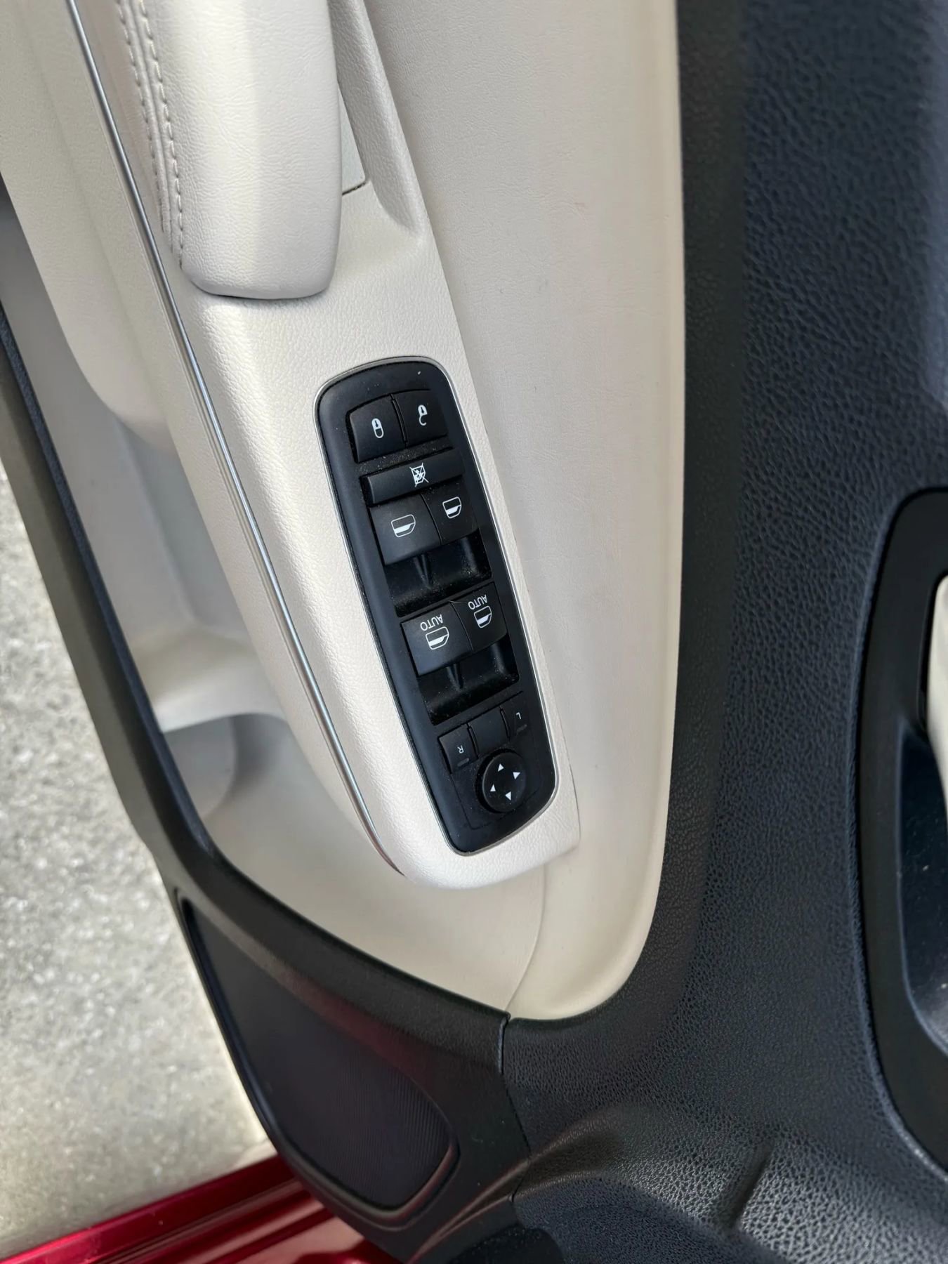 Used 2017 Chrysler 300 Limited image 17