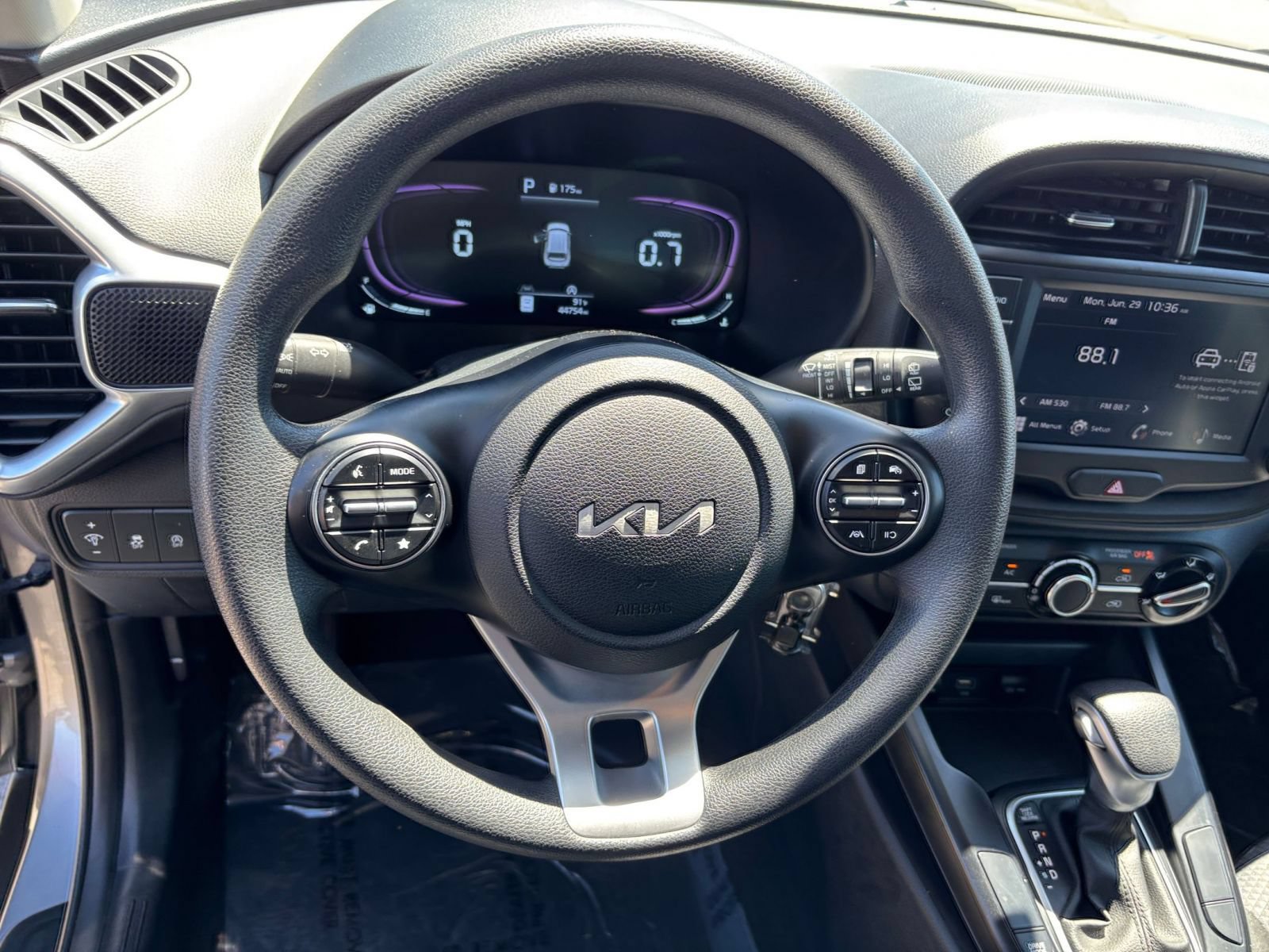 Used 2025 Kia Soul LX w/ LX Technology Package FWD image 25
