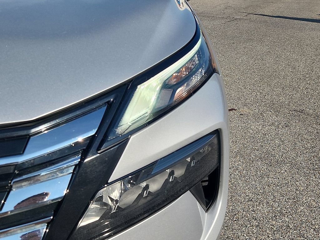 Used 2025 Nissan Rogue SV FWD image 9