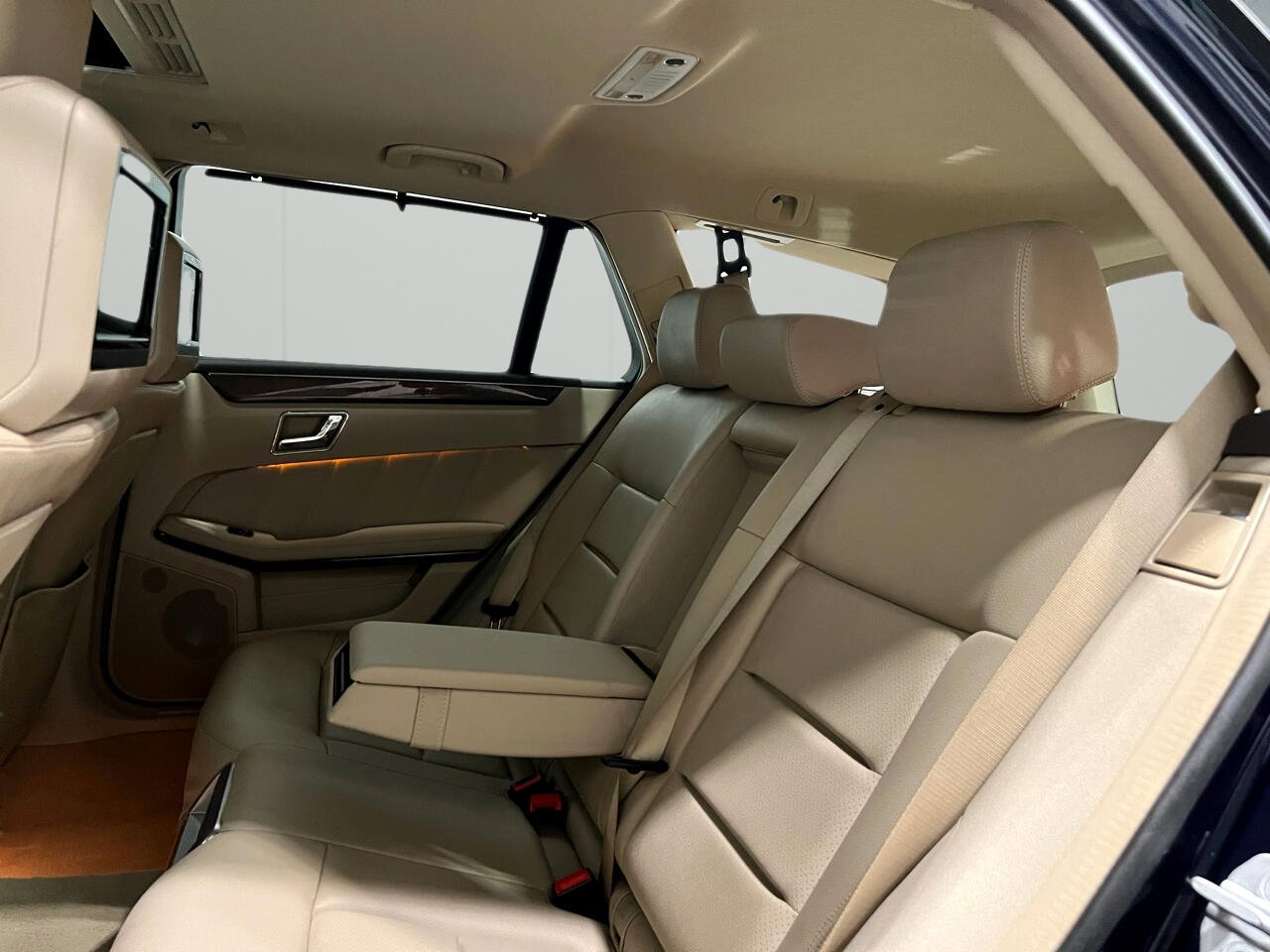 Used 2011 Mercedes-Benz E 350 4MATIC Wagon image 29