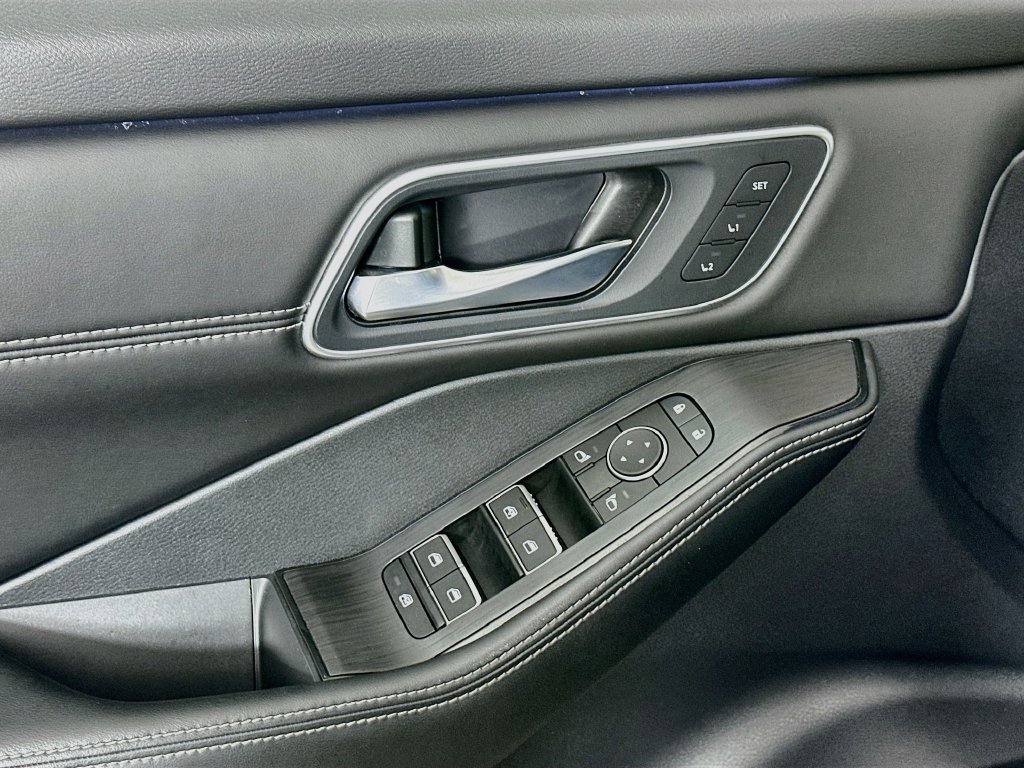 Certified 2024 Nissan Rogue Platinum AWD/4WD image 25