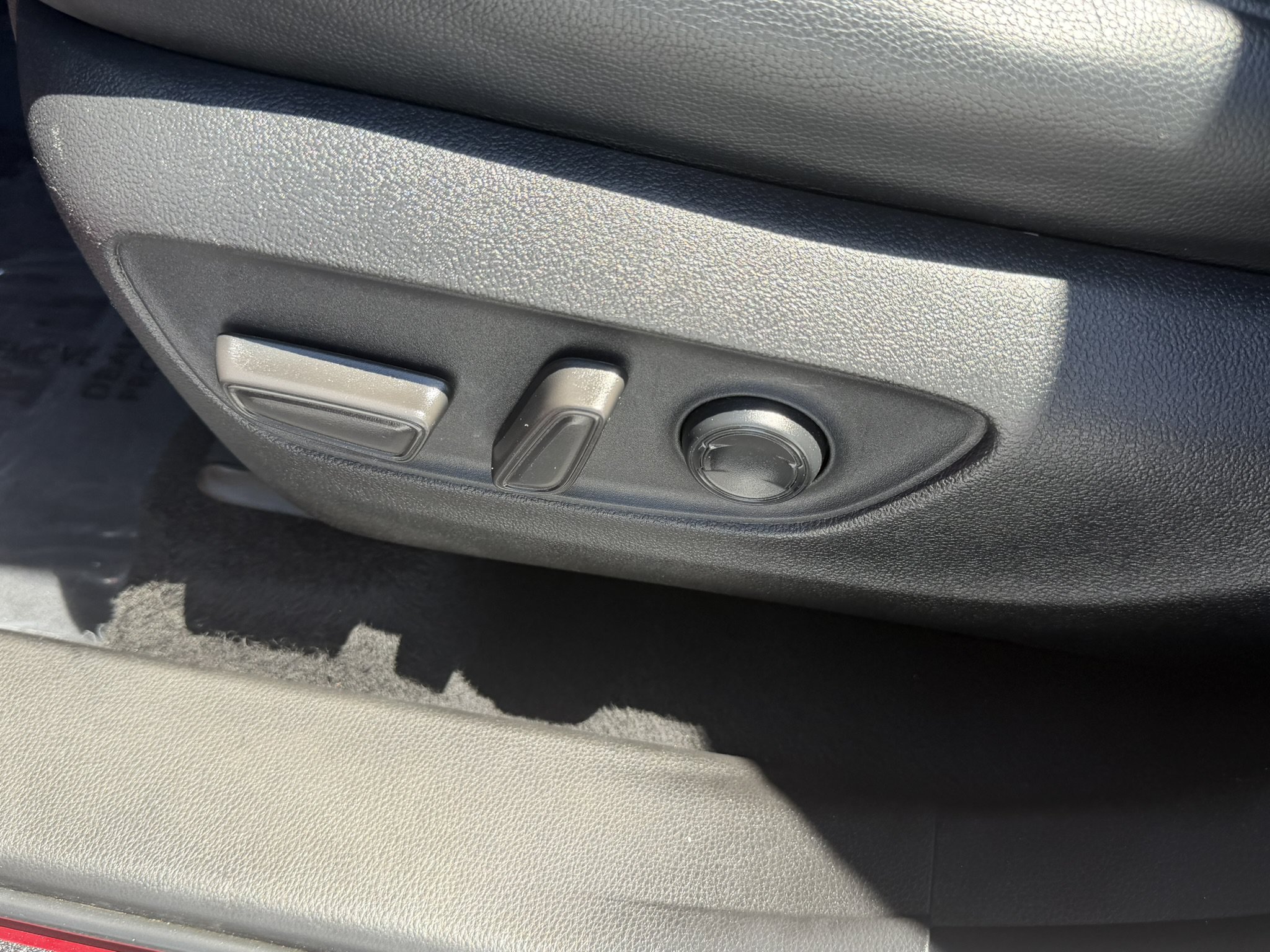 Used 2022 Toyota Highlander XLE FWD image 12
