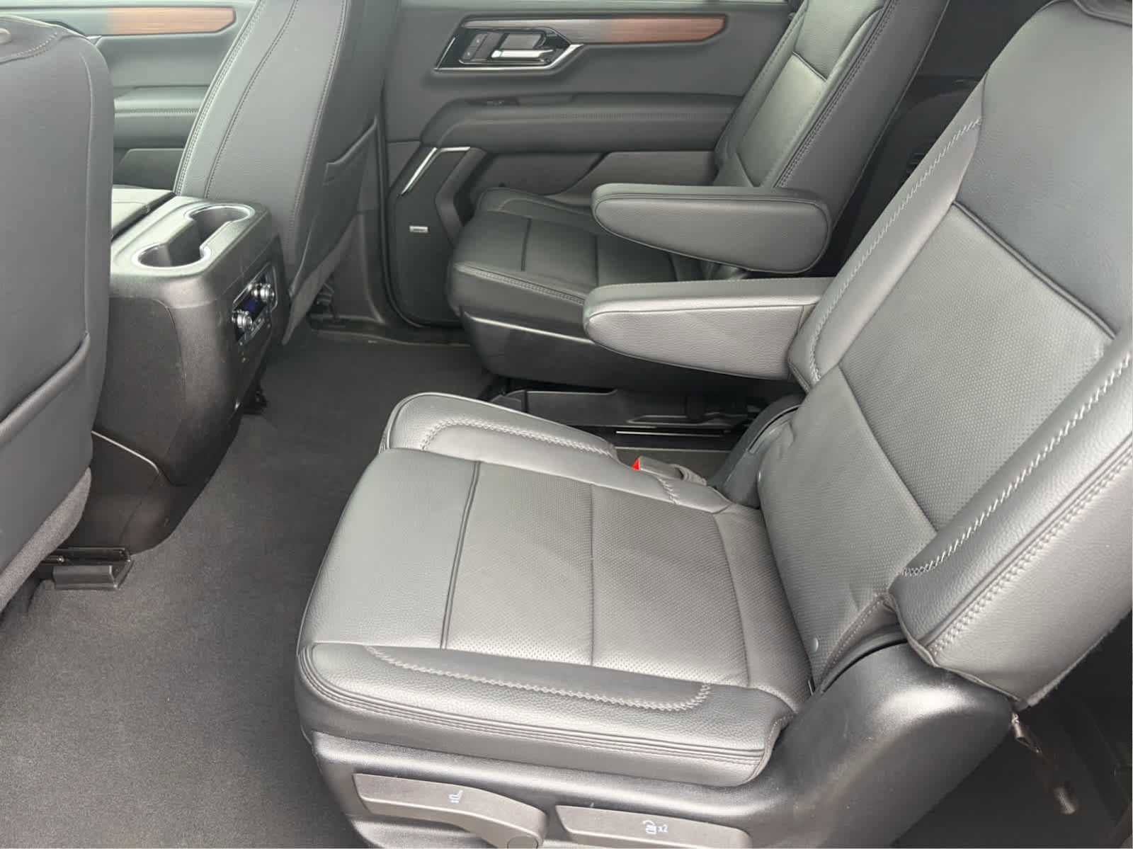 Used 2025 GMC Yukon XL Denali AWD/4WD image 21