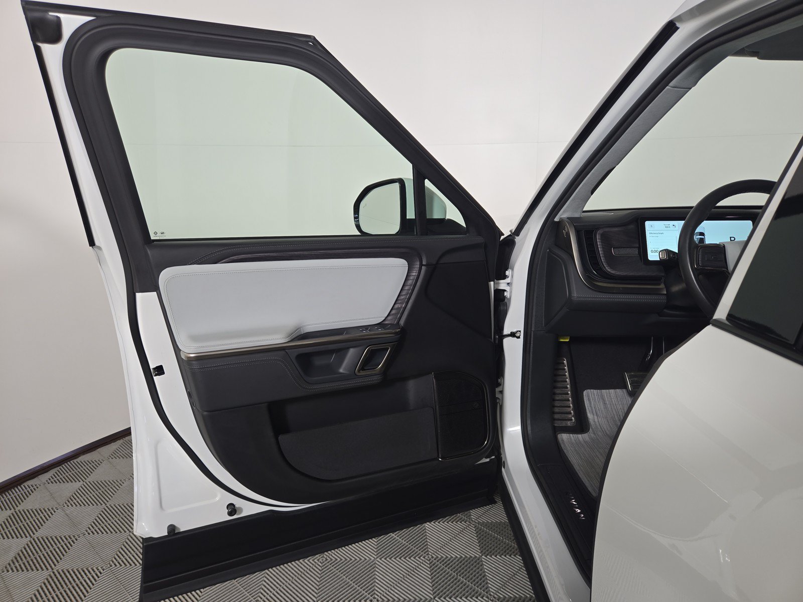 Used 2024 Rivian R1T Adventure AWD/4WD image 16