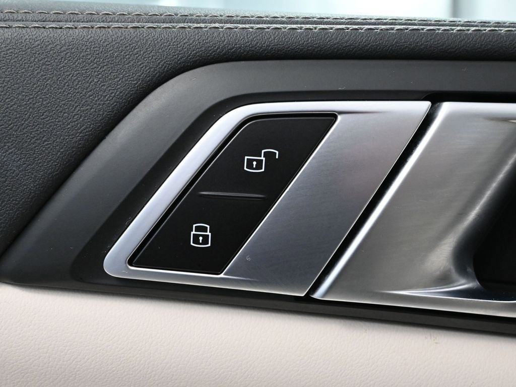 Used 2023 BMW X7 xDrive40i w/ Executive Package image 22