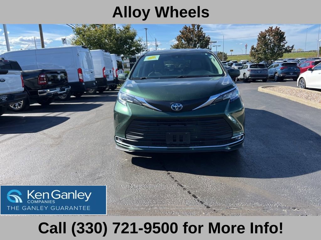 Used 2023 Toyota Sienna XLE image 3