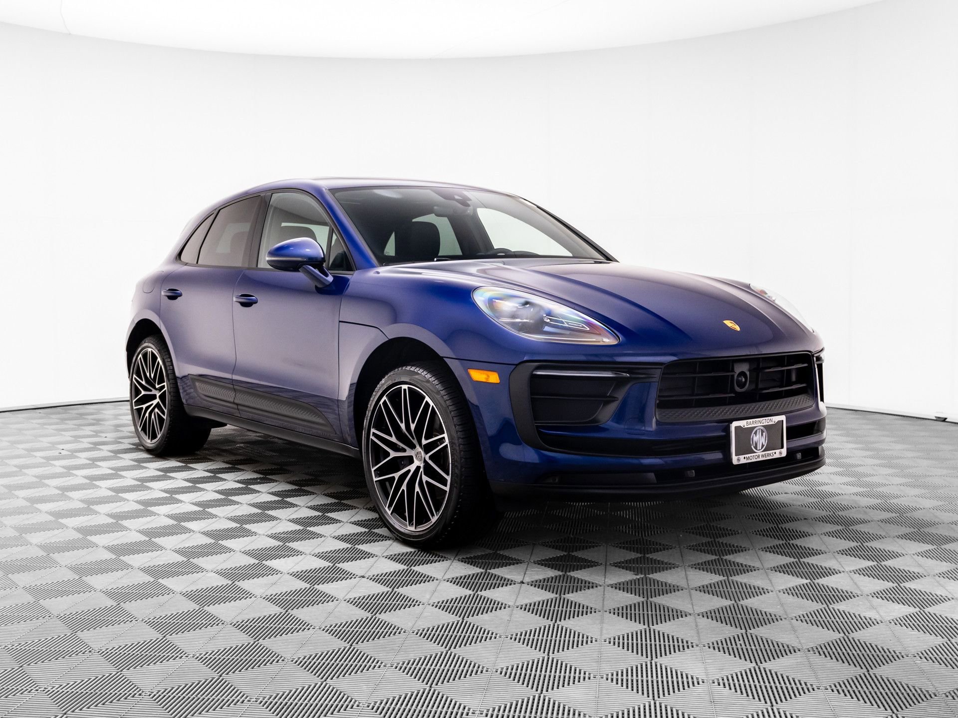 Certified 2026 Porsche Macan AWD/4WD image 6