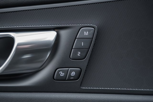 New 2026 Volvo XC60 B5 Plus w/ Protection Package Premier image 38