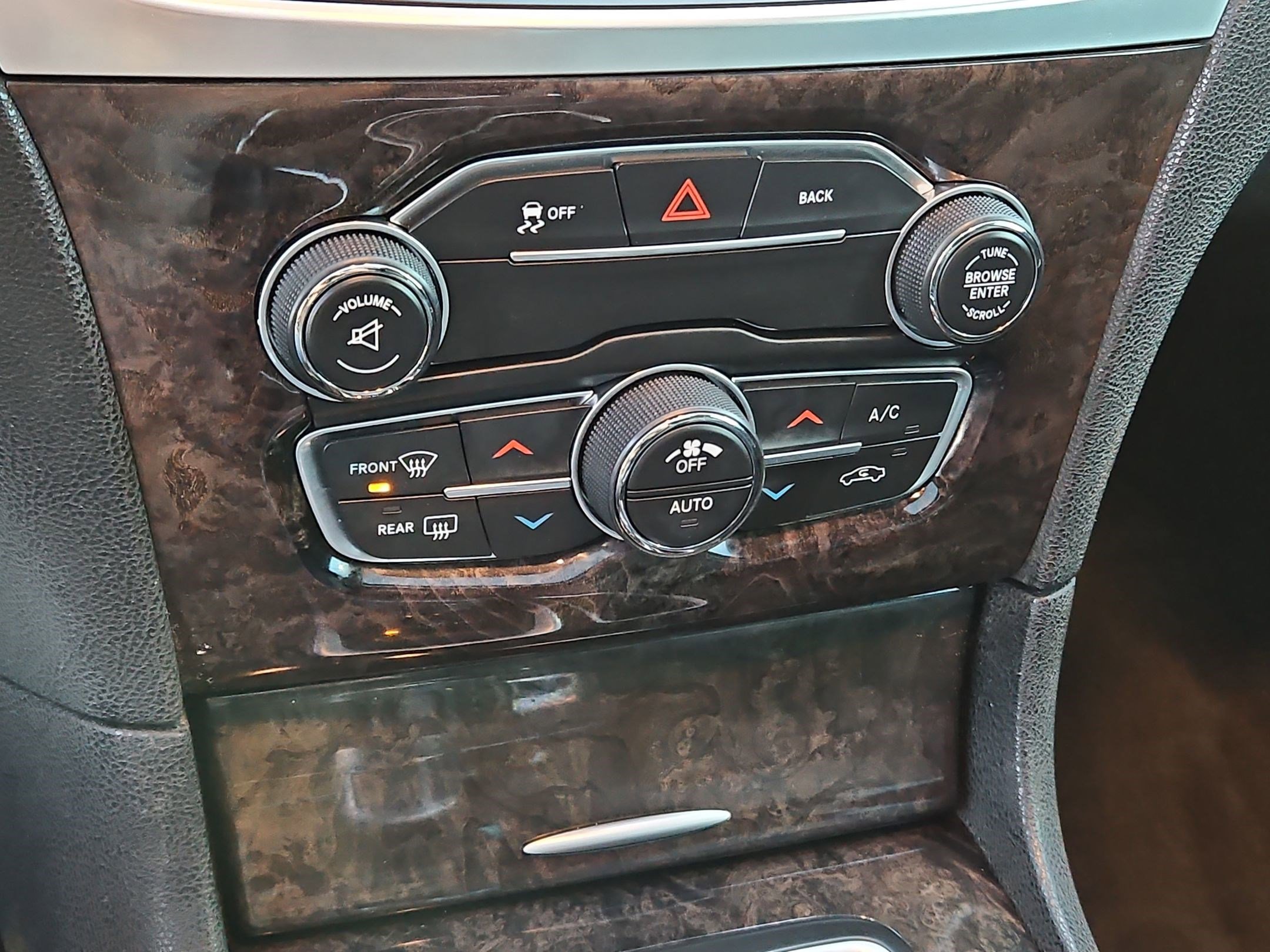 Used 2016 Chrysler 300 C image 28