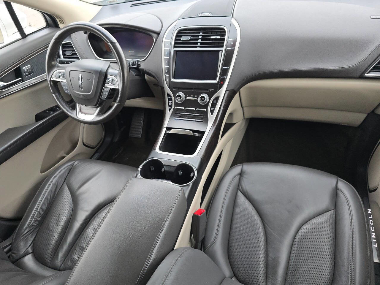 Used 2019 Lincoln Nautilus Select image 11