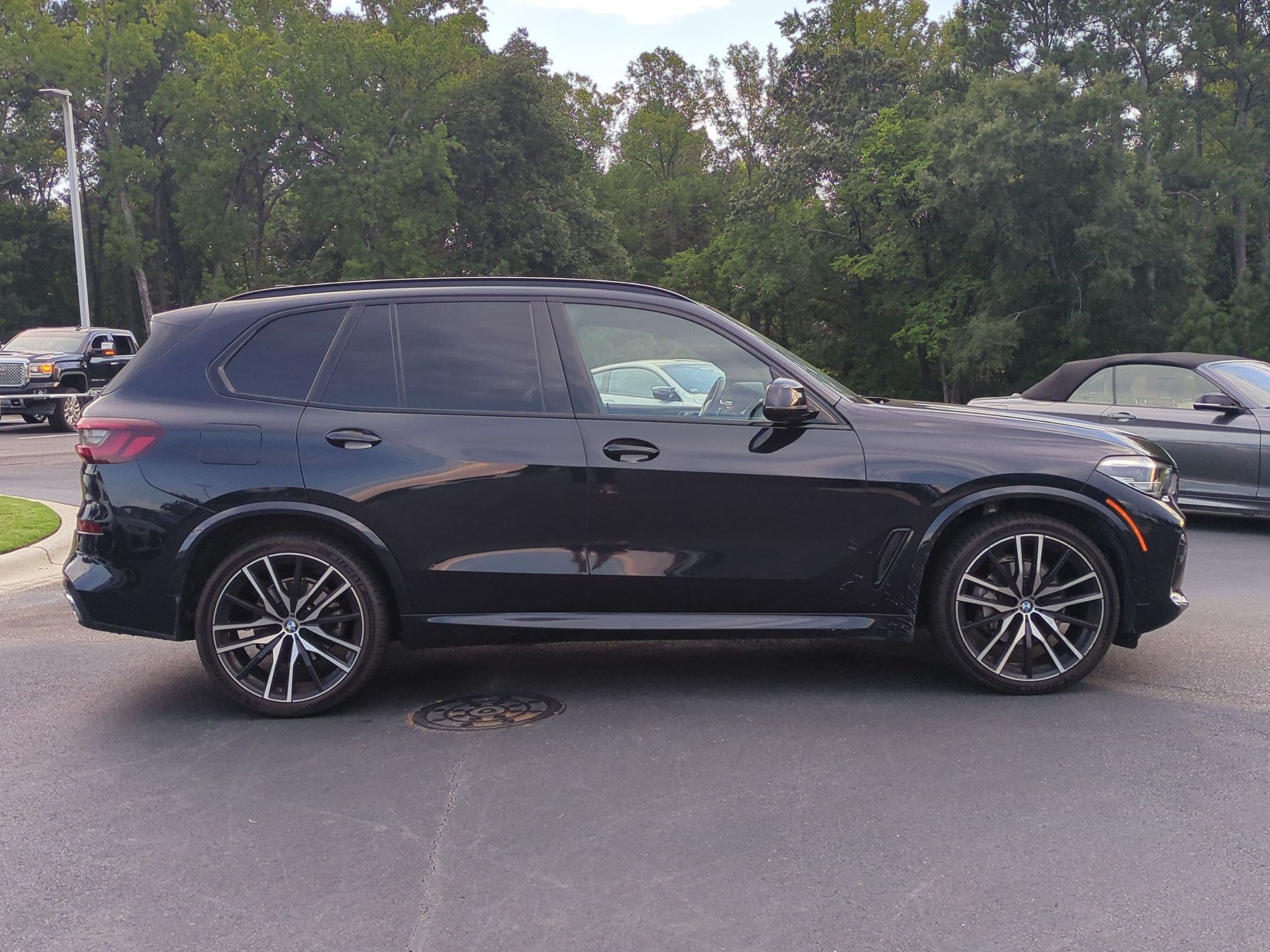 Used 2022 BMW X5 xDrive40i w/ M Sport Package AWD/4WD image 11