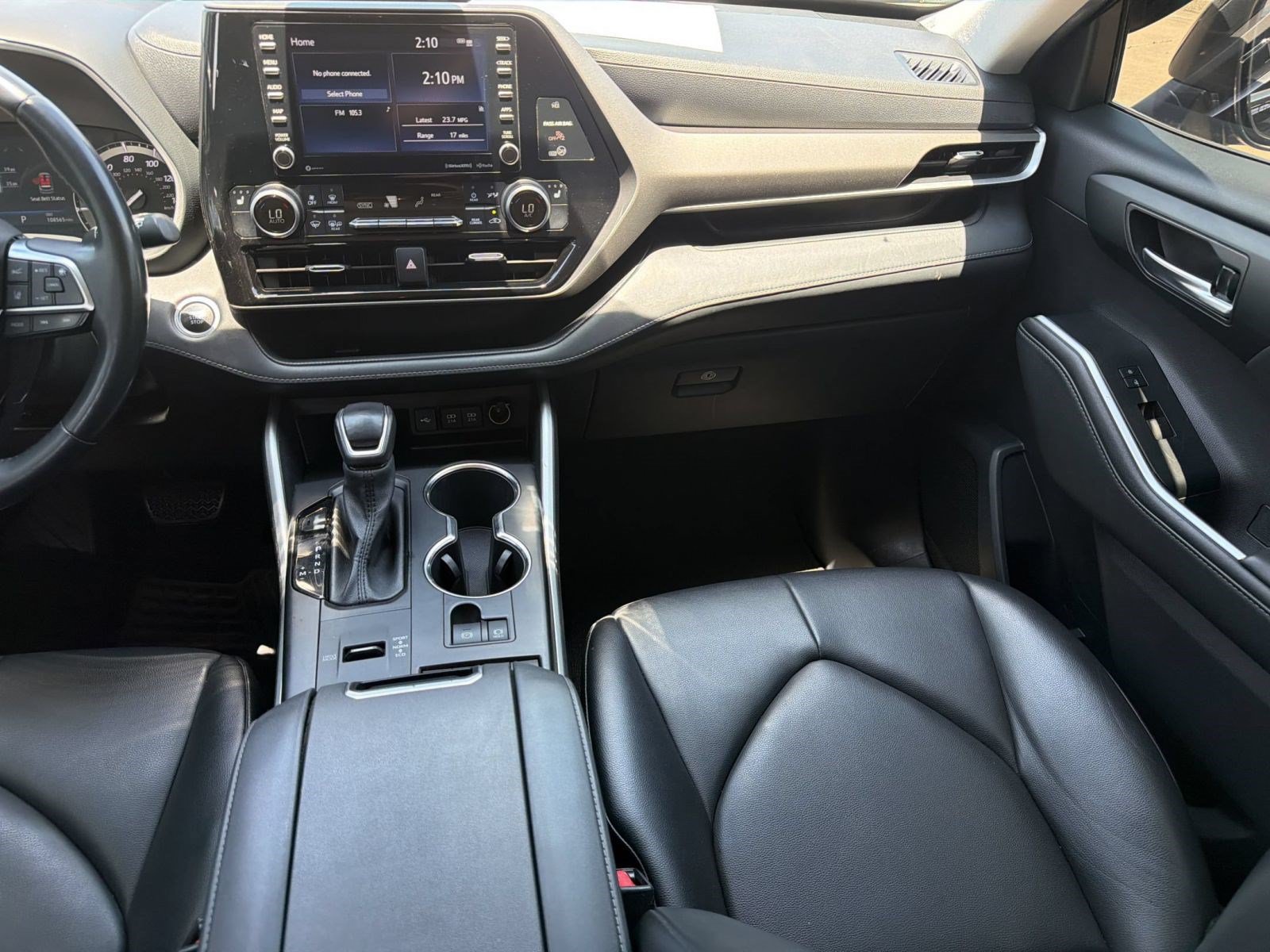 Used 2021 Toyota Highlander XLE FWD image 29