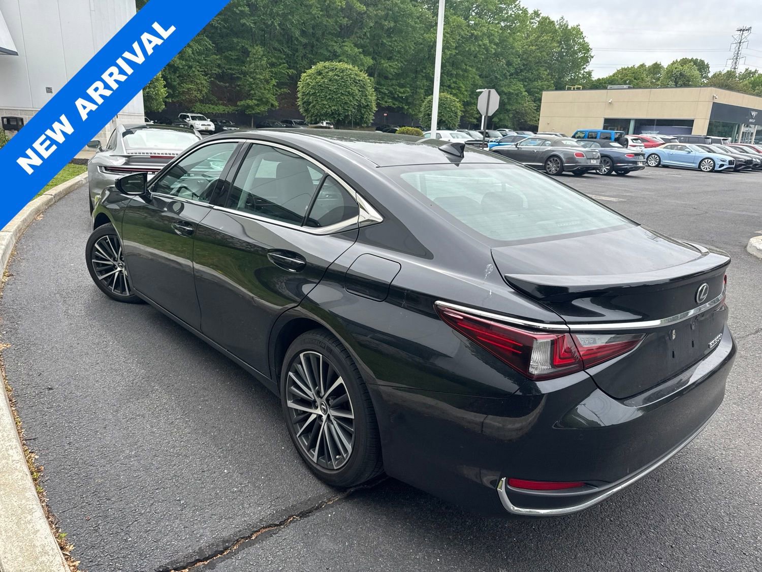 Used 2023 Lexus ES 300h w/ Premium Package FWD image 4
