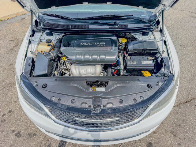 Used 2017 Chrysler 200 Limited Platinum w/ Comfort & Convenience Group image 17