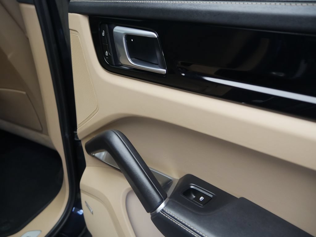 Certified 2023 Porsche Cayenne Turbo AWD/4WD image 26