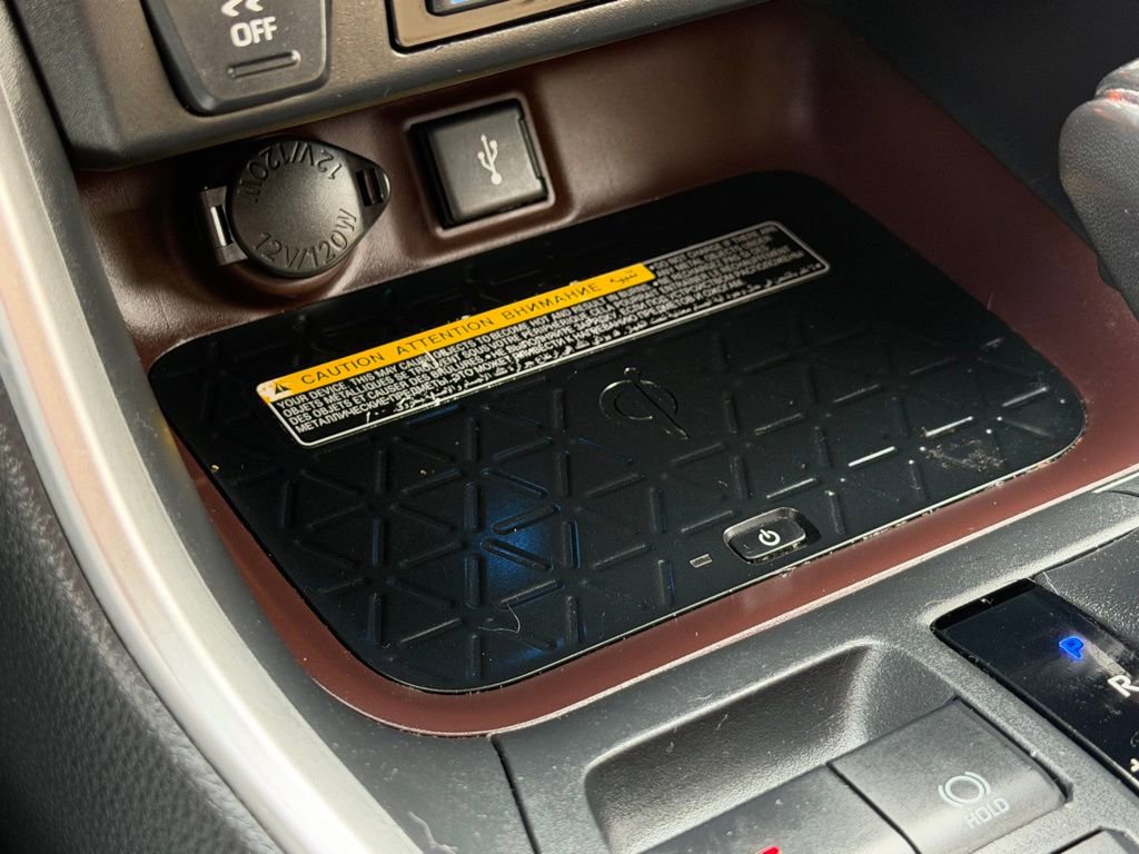 Used 2020 Toyota RAV4 Limited image 4