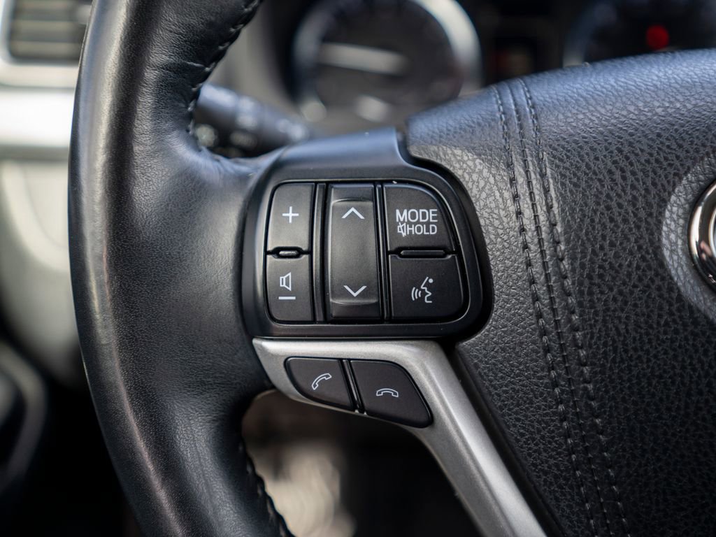 Used 2017 Toyota Highlander SE image 36