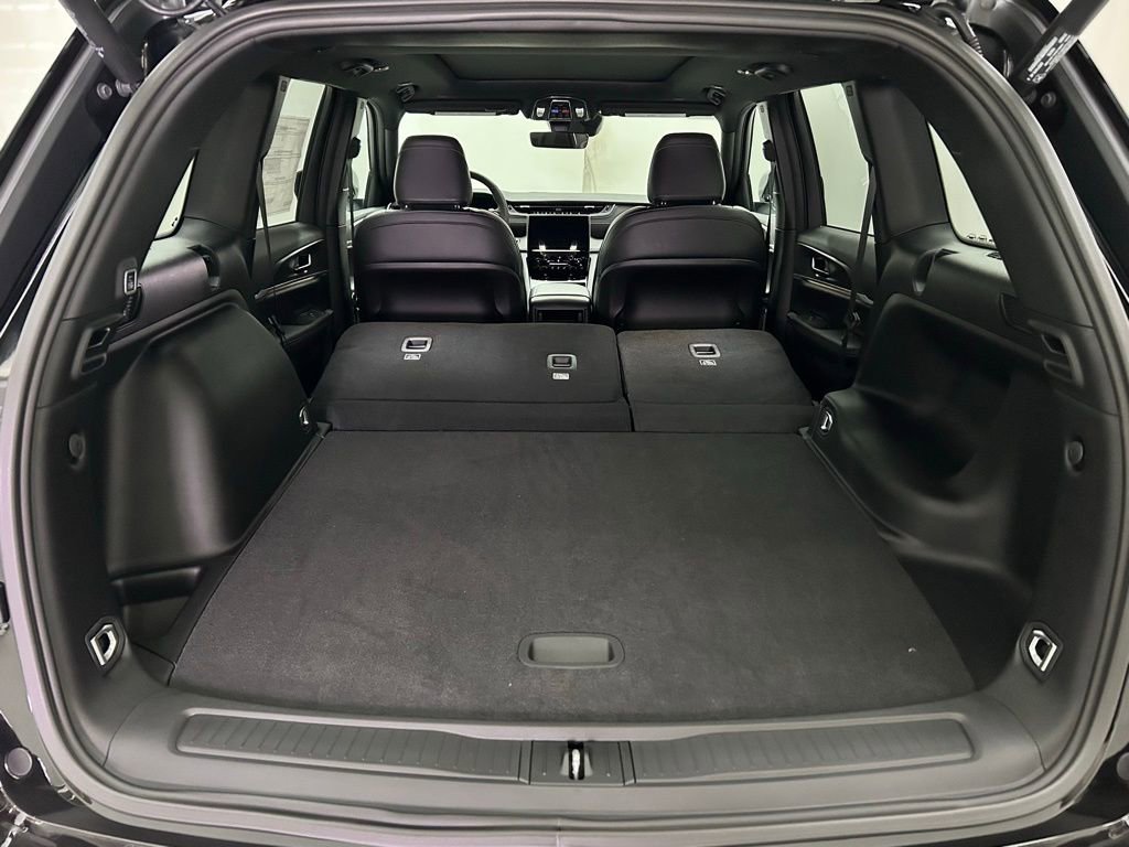 New 2025 Jeep Grand Cherokee Limited w/ Black Appearance Package image 12
