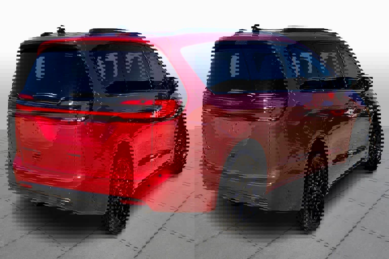 Used 2025 Chrysler Pacifica Limited image 11