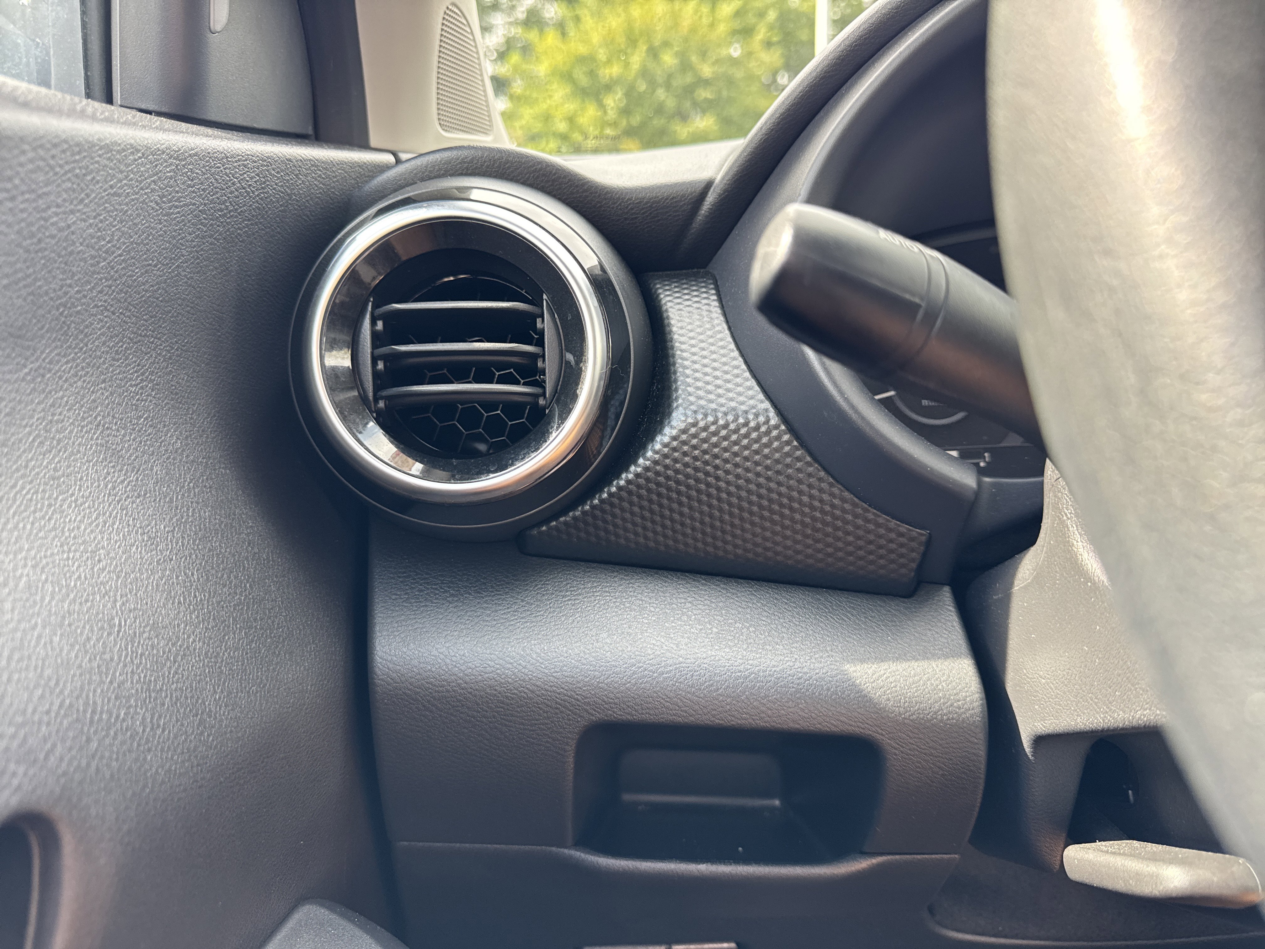 Used 2023 Nissan Kicks SV image 24