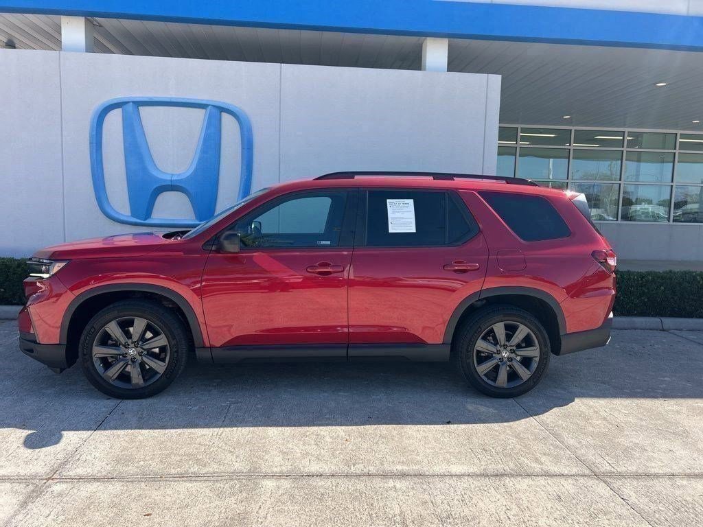 Used 2024 Honda Pilot Sport image 5